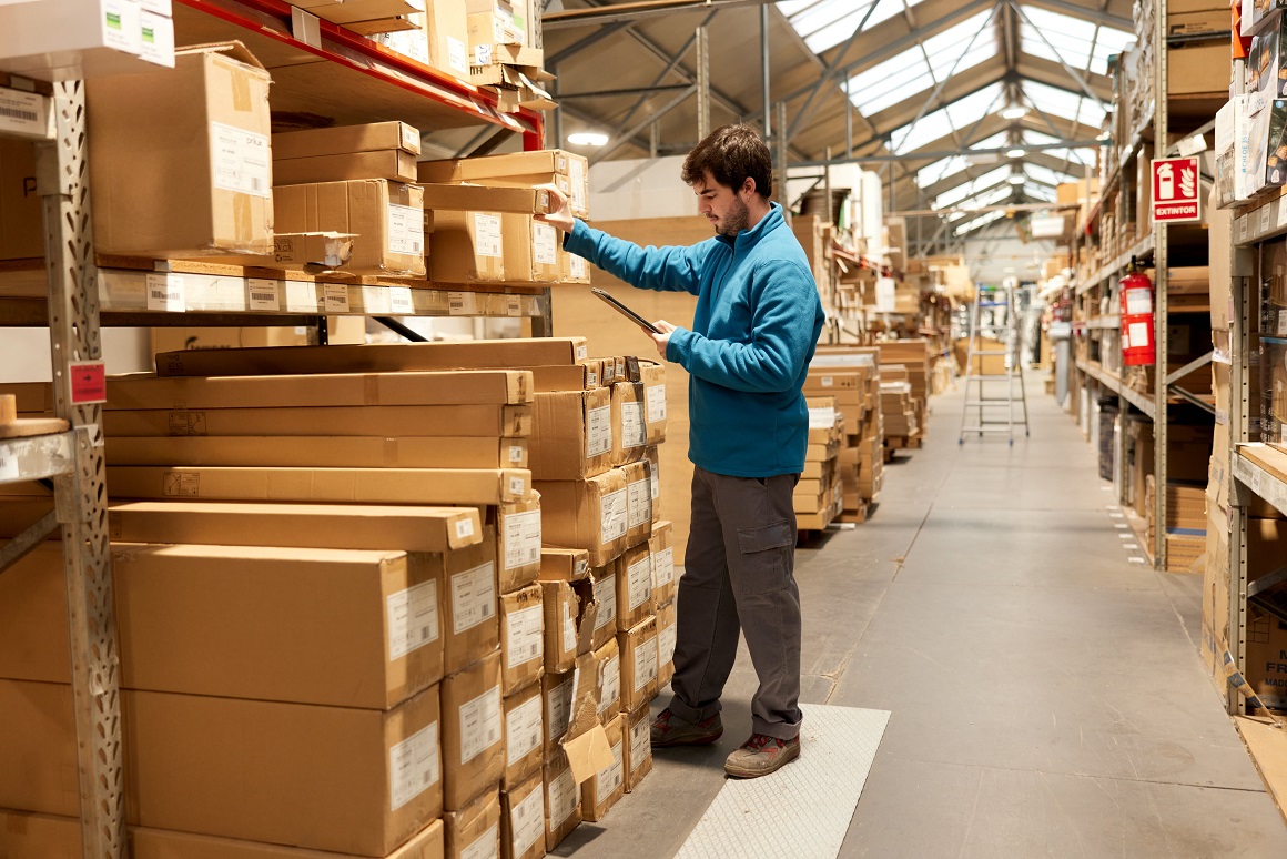 What are the Advantages & Disadvantages of Inventory Financing?